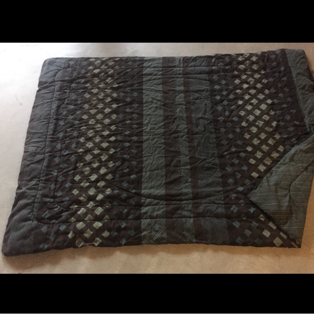 Double sided Green and Brown Comforter